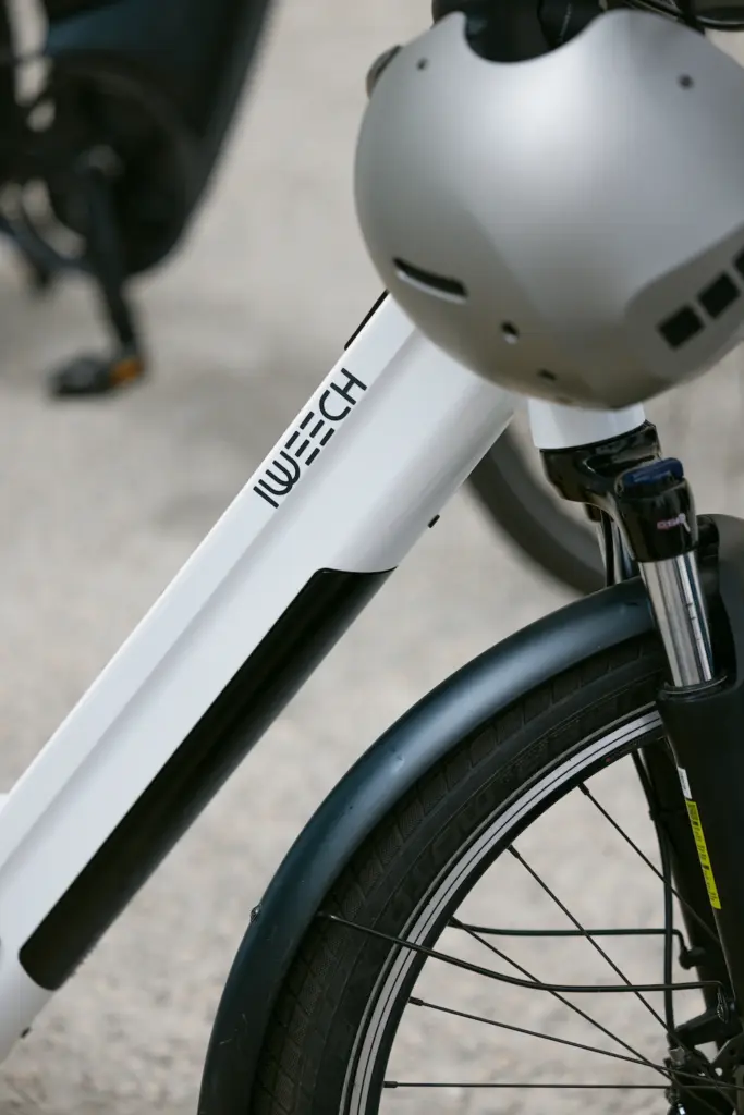 IWEECH Promenade electric bike with carbon belt drive and suspension fork